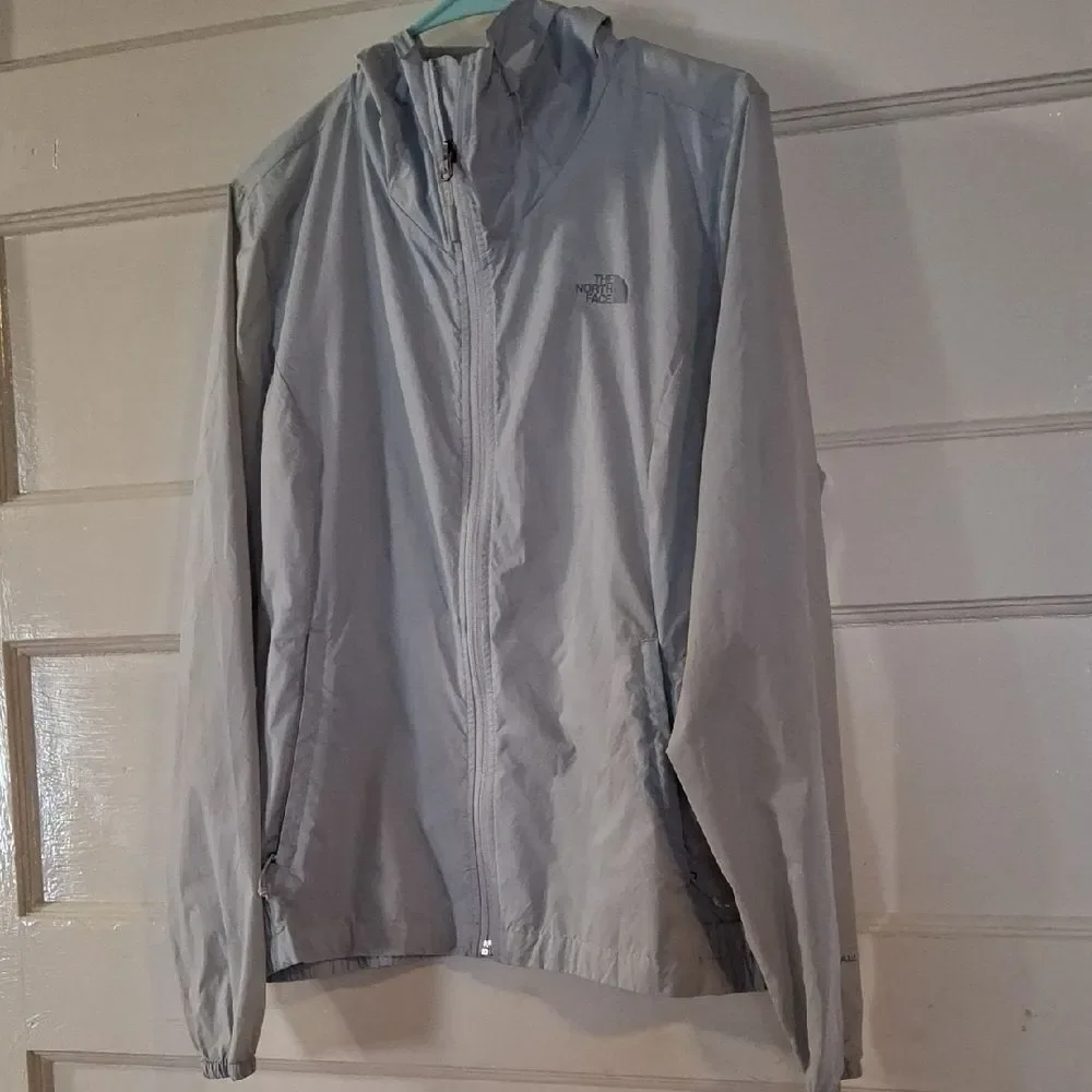 The North Face Men's Light Gray Windbreaker